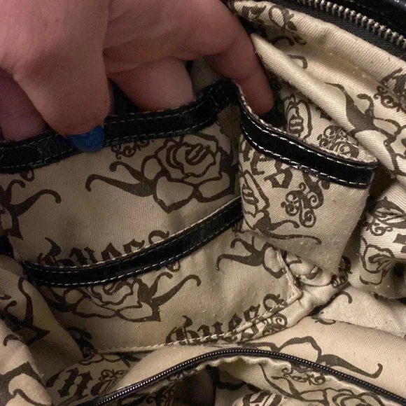 Guess purse - Picture 6 of 7